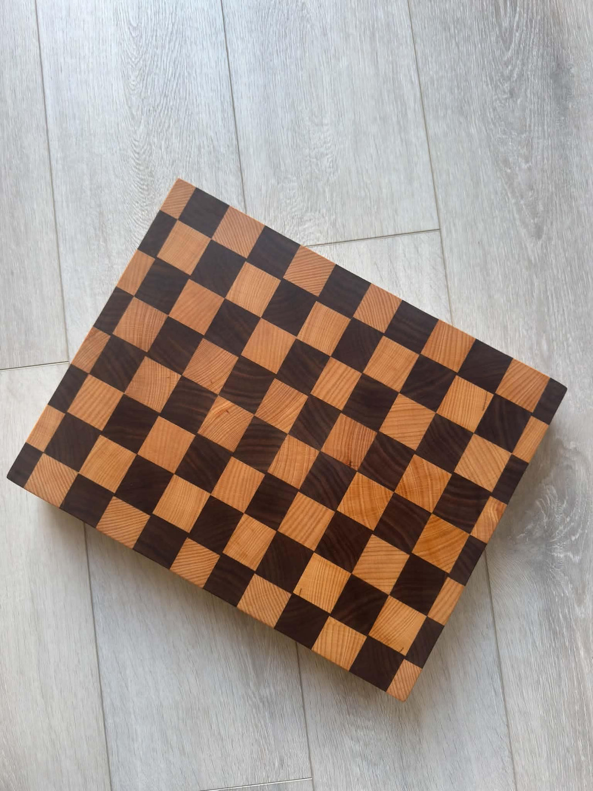 NORDEGA Black Walnut & Beech Chopping Board – 37 × 29 cm